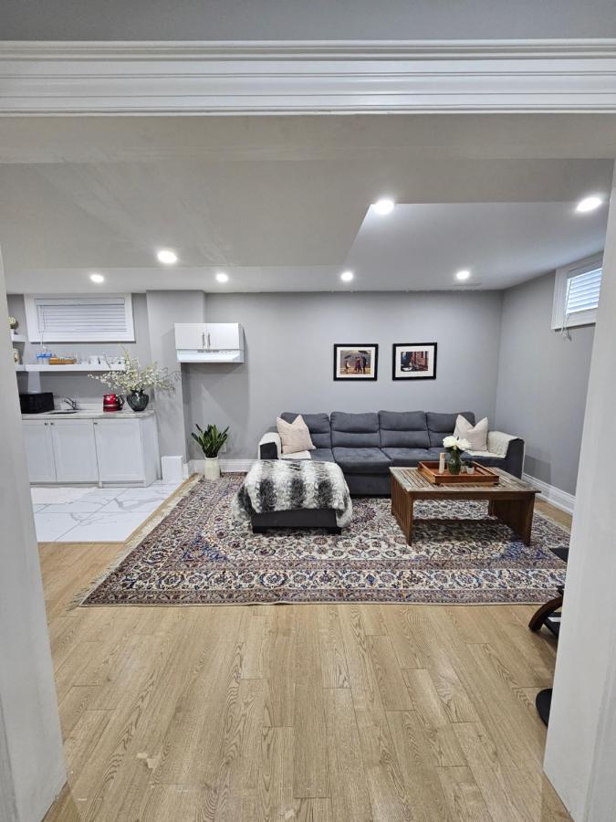 Basement Apartment In Luxury Beach House 多伦多 外观 照片